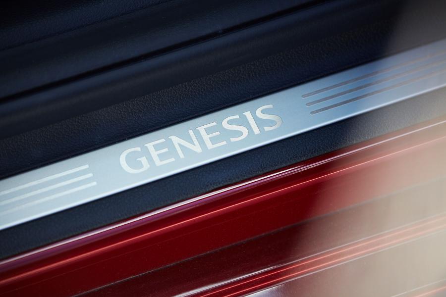 Детали интерьера Genesis G70 3.3T 2019 года  (AU) (фото 34 из 40)